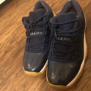 NAVY GUM 11s LOW